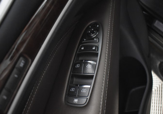 Подержанный автомобиль Infiniti QX60 2018 года (23 фото)