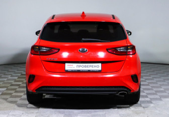 Подержанный автомобиль Kia Ceed Hatchback 2019 года (16 фото)