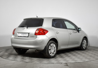Подержанный автомобиль Toyota Auris Hatchback 2008 года (5 фото)