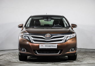 Подержанный автомобиль Toyota Venza 2014 года (2 фото)