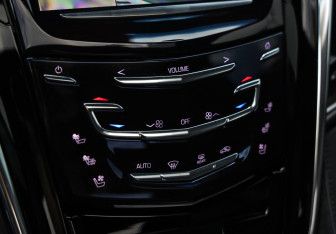 Подержанный автомобиль Cadillac Escalade Suv 2016 года (17 фото)