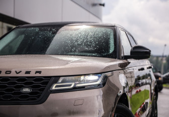 Подержанный автомобиль Land Rover Range Rover Velar 2018 года (2 фото)