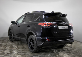 Подержанный автомобиль Toyota RAV4 2019 года (7 фото)