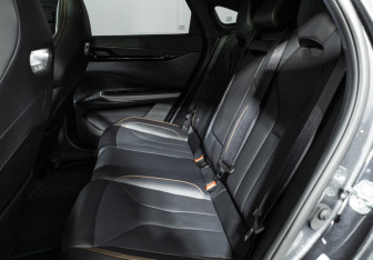 Подержанный автомобиль Changan UNI-V 2023 года (10 фото)