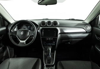 Подержанный автомобиль Suzuki Vitara 2021 года (13 фото)