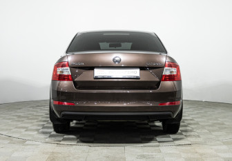 Подержанный автомобиль Skoda Octavia Liftback 2014 года (6 фото)