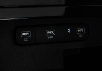 Подержанный автомобиль Kia Carnival 2021 года (17 фото)