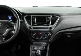 Подержанный автомобиль Hyundai Solaris Sedan 2019 года (14 фото)