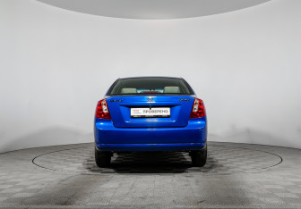 Подержанный автомобиль Daewoo Gentra Sedan 2014 года (6 фото)
