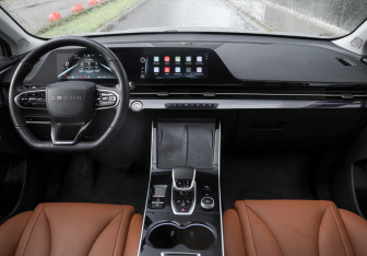 Подержанный автомобиль Omoda C5 2023 года (13 фото)