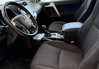 Подержанный автомобиль Toyota Land Cruiser Prado 2021 года (10 фото)