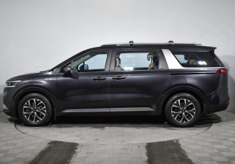 Подержанный автомобиль Kia Carnival 2021 года (8 фото)