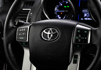 Подержанный автомобиль Toyota Land Cruiser Prado 2014 года (13 фото)