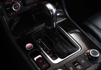 Подержанный автомобиль Volkswagen Touareg 2012 года (16 фото)