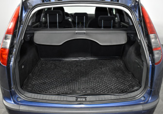 Подержанный автомобиль Ford Focus Wagon 2006 года (16 фото)