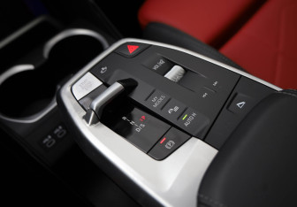 Подержанный автомобиль BMW X2 2024 года (14 фото)