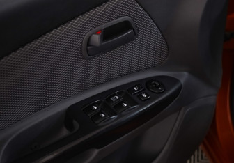 Подержанный автомобиль Kia Rio Hatchback 2009 года (13 фото)