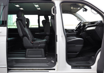 Подержанный автомобиль Volkswagen Multivan 2020 года (28 фото)
