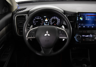 Подержанный автомобиль Mitsubishi Outlander 2013 года (10 фото)