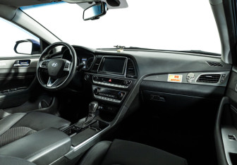 Подержанный автомобиль Hyundai Sonata 2017 года (9 фото)