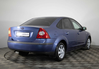 Подержанный автомобиль Ford Focus Sedan 2007 года (6 фото)