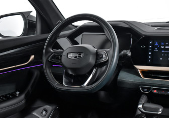 Подержанный автомобиль Geely Monjaro 2022 года (16 фото)