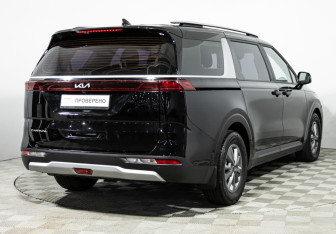 Подержанный автомобиль Kia Carnival 2021 года (5 фото)