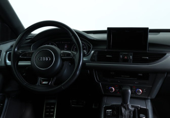Подержанный автомобиль Audi A6 Sedan 2016 года (12 фото)