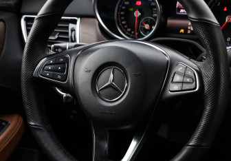 Подержанный автомобиль Mercedes-Benz GLE 2017 года (12 фото)