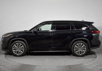 Подержанный автомобиль Toyota Highlander 2021 года (8 фото)