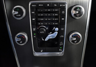 Подержанный автомобиль Volvo XC60 2014 года (17 фото)