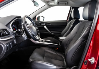 Подержанный автомобиль Mitsubishi Eclipse Cross 2021 года (19 фото)