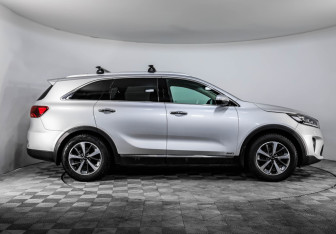 Подержанный автомобиль Kia Sorento 2018 года (4 фото)