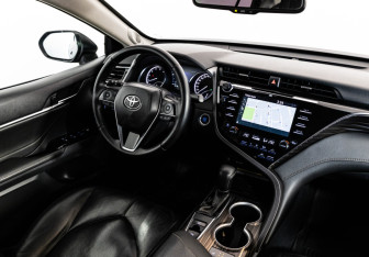 Подержанный автомобиль Toyota Camry Sedan 2019 года (19 фото)