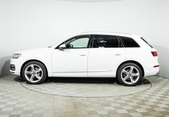 Подержанный автомобиль Audi Q7 2019 года (8 фото)