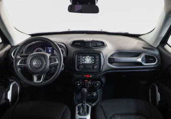 Подержанный автомобиль Jeep Renegade 2017 года (9 фото)