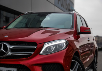 Подержанный автомобиль Mercedes-Benz GLE 2016 года (3 фото)