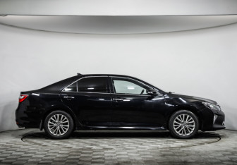 Подержанный автомобиль Toyota Camry Sedan 2017 года (4 фото)