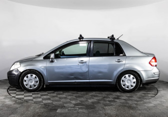 Подержанный автомобиль Nissan Tiida Sedan 2008 года (8 фото)