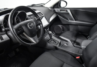 Подержанный автомобиль Mazda 3 Hatchback 2011 года (9 фото)
