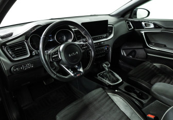 Подержанный автомобиль Kia Ceed Wagon 2021 года (11 фото)