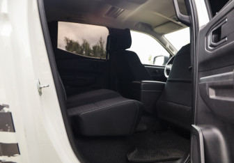 Подержанный автомобиль Mitsubishi L200 2025 года (28 фото)