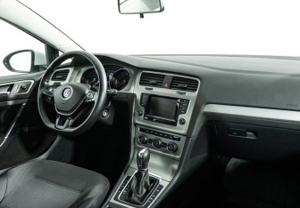 Подержанный автомобиль Volkswagen Golf Hatchback 2013 года (9 фото)
