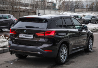 Подержанный автомобиль BMW X1 2021 года (5 фото)