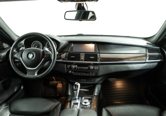Подержанный автомобиль BMW X6 2009 года (13 фото)