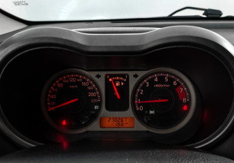 Подержанный автомобиль Nissan Note 2007 года (18 фото)