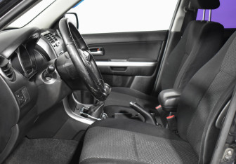 Подержанный автомобиль Suzuki Grand Vitara 2006 года (10 фото)