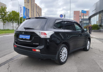 Подержанный автомобиль Mitsubishi Outlander 2013 года (4 фото)