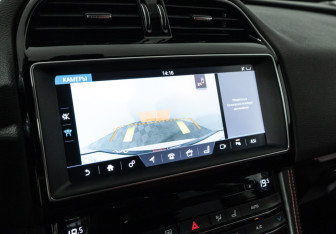 Подержанный автомобиль Jaguar F-Pace 2017 года (18 фото)