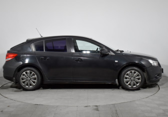 Подержанный автомобиль Chevrolet Cruze Hatchback 2012 года (4 фото)